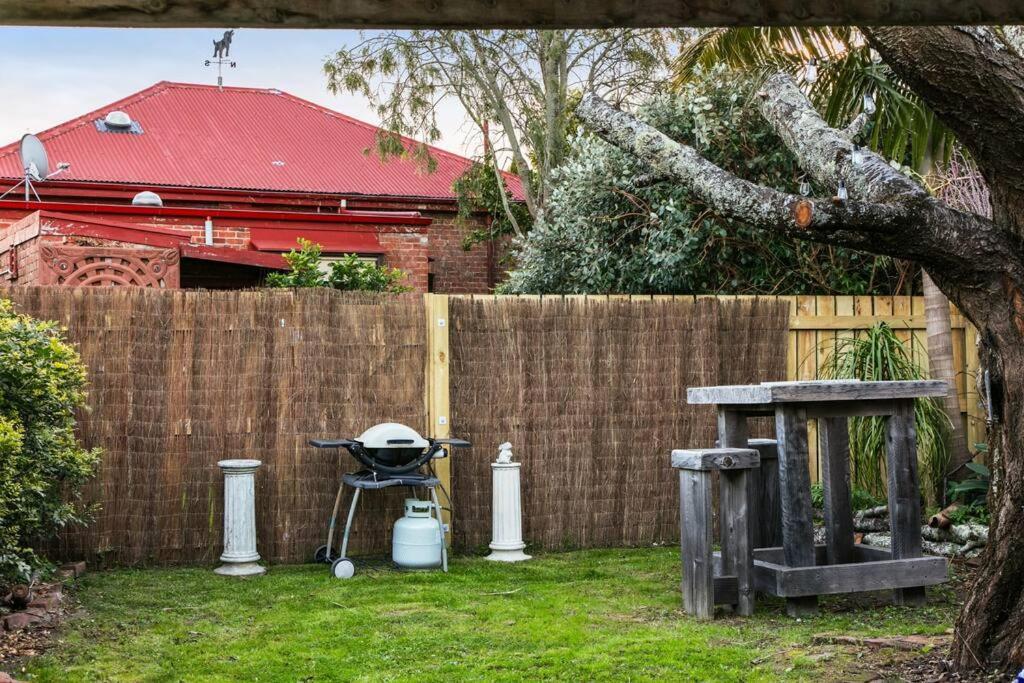 950M To Cbd - Instant Book Tidy Unit Apartment Gisborne Exterior photo